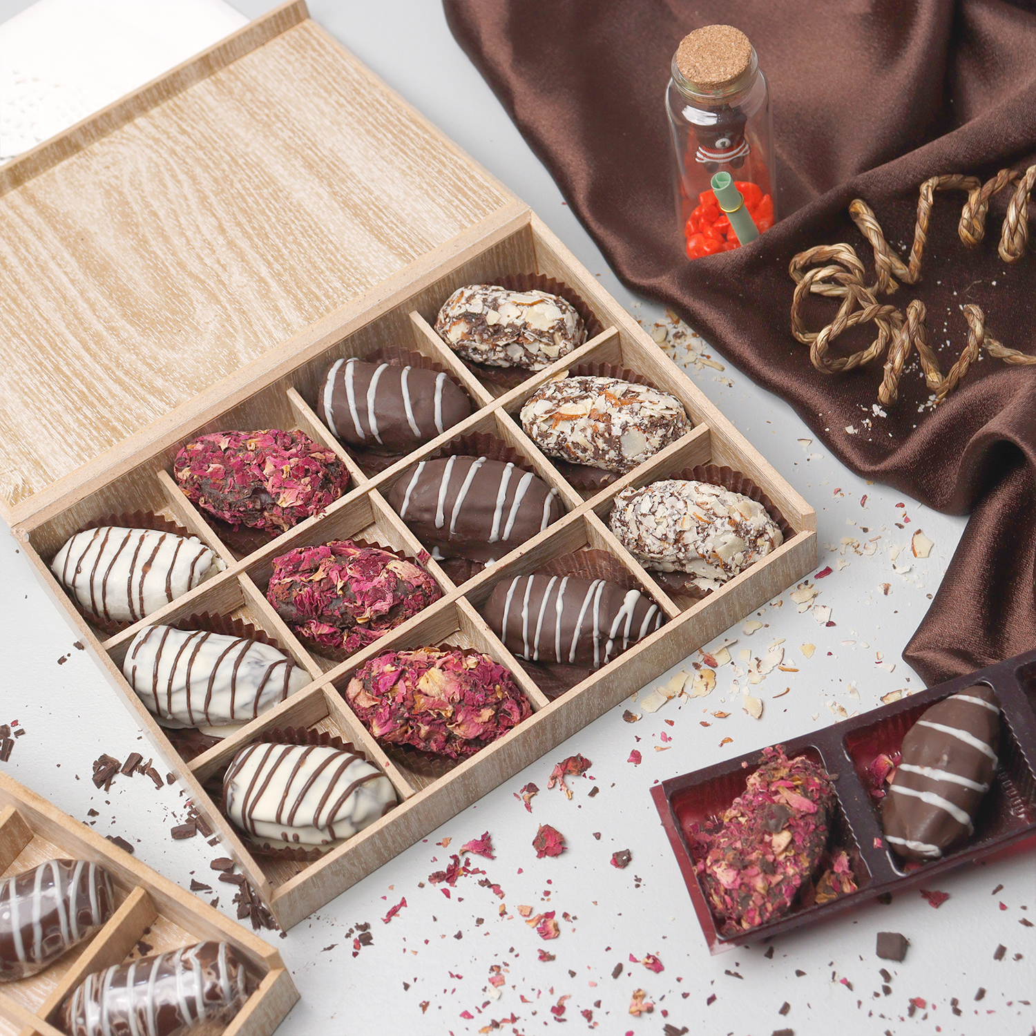 14,500+ Chocolate Gift Box Stock Photos, Pictures & Royalty-Free Images -  iStock | Chocolates, Chocolate bar